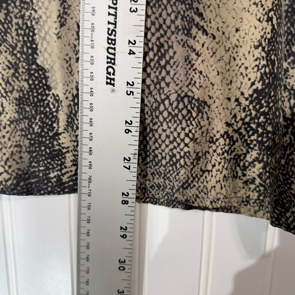 Anna and Frank 100% Silk Blouse L Snake Print Button Up Long Sleeve Neutral Top - Picture 7 of 8